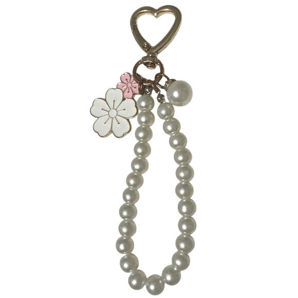 Bag/Purse charm heart shaped clasps w/strand of pearls with flowers charm.  NWT - Picture 1 of 5